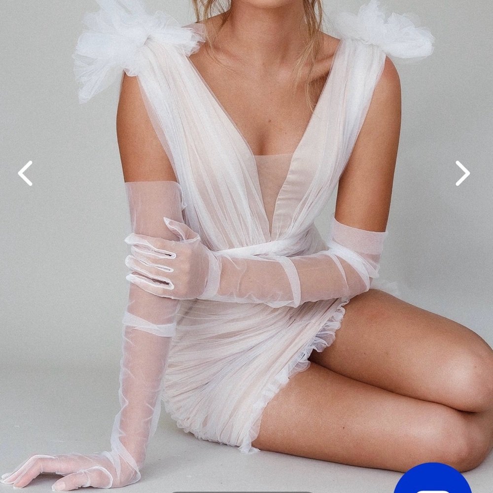 Diana Tulle White Gloves